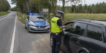 Rutynowa kontrola drogowa – jak wygląda i co sprawdza policja?